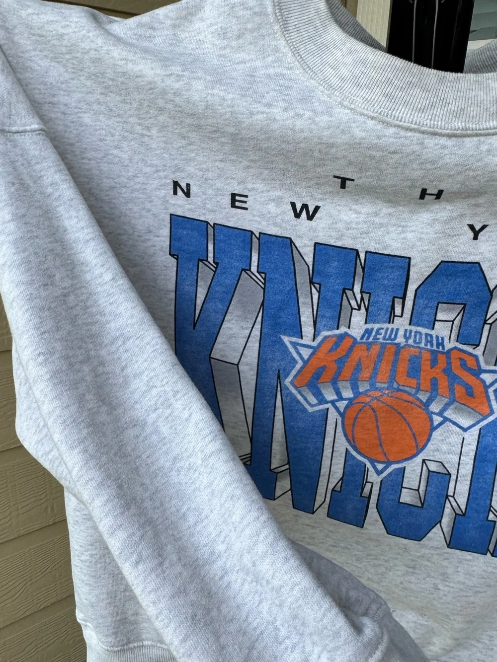 Abercrombie Fitch New York Knicks Graphic Crewneck Retro NBA Champ Sweatshirt - Picture 4 of 7